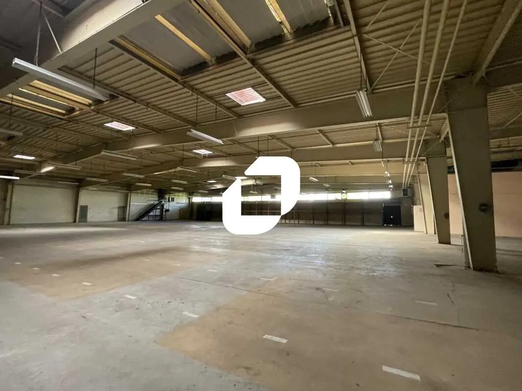 Flex in Bordeaux for lease Interior Photo- Image 1 of 11