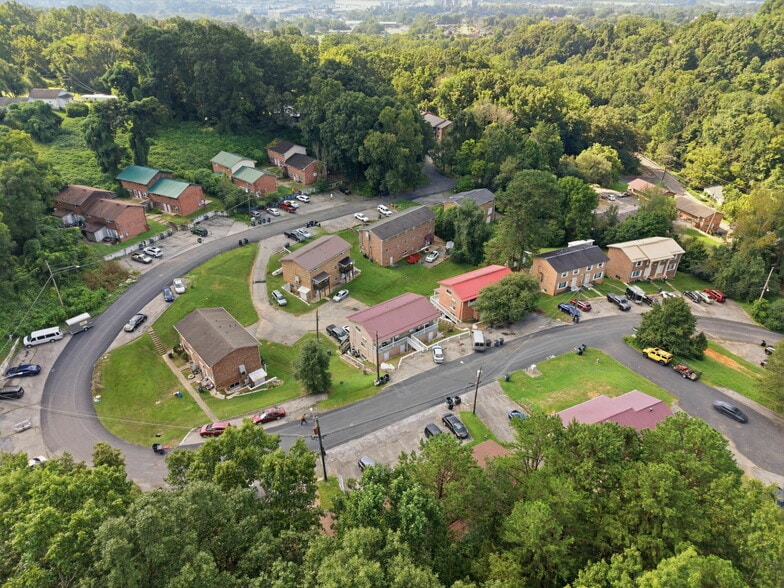 944-944 Chadwick Dr, Kingsport, TN for sale - Building Photo - Image 1 of 21