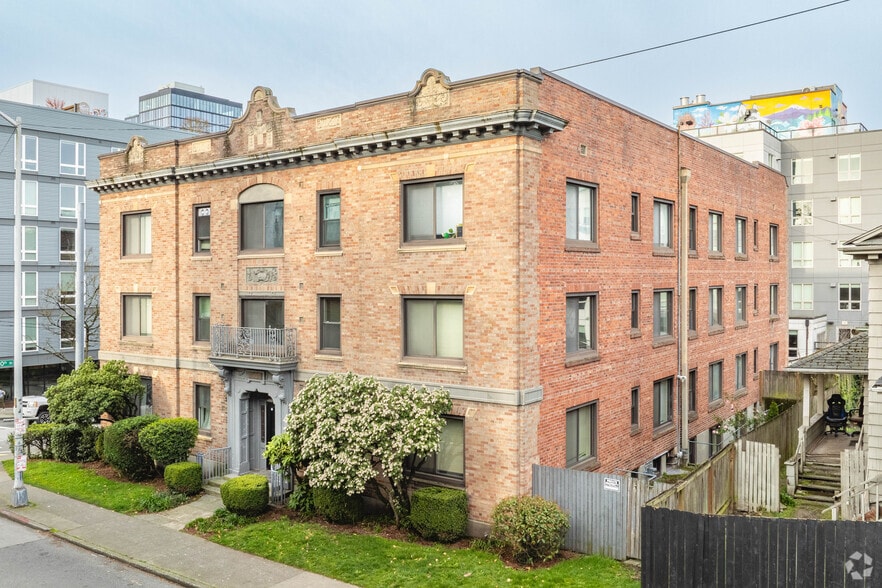 5003 15th Ave NE, Seattle, WA à vendre - Photo principale - Image 1 de 4