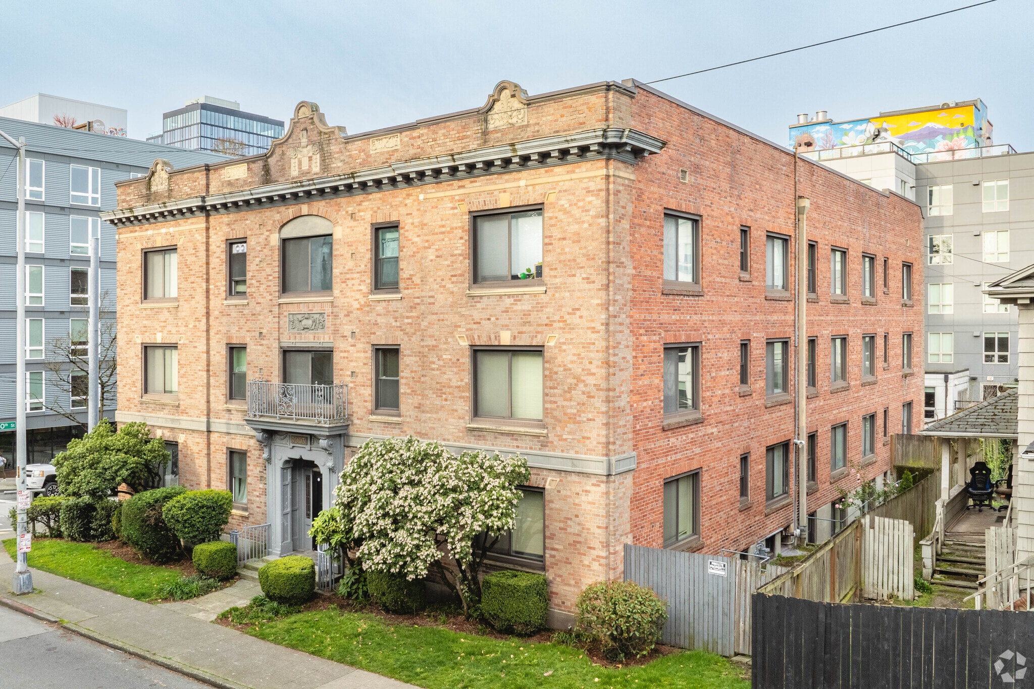 5003 15th Ave NE, Seattle, WA for sale Primary Photo- Image 1 of 5
