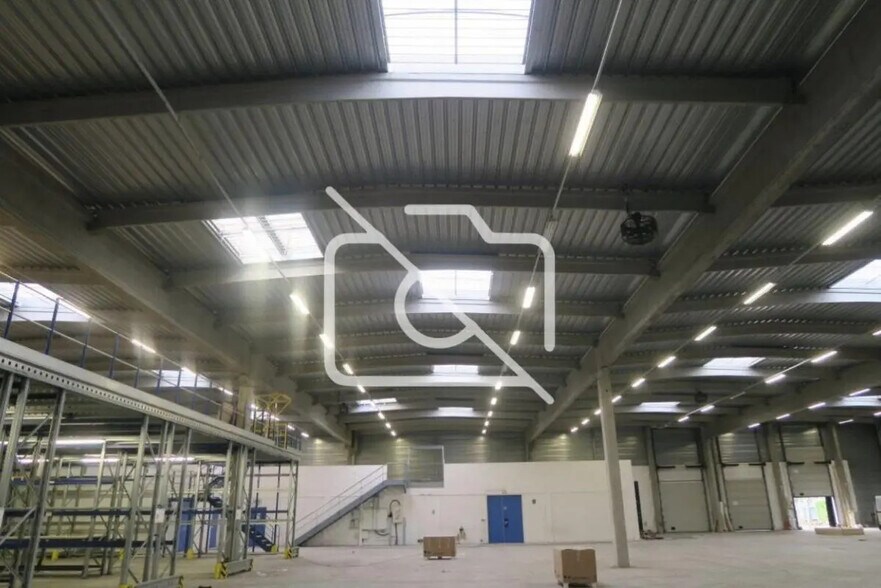 Industrial in Lisses for lease - Interior Photo - Image 3 of 4
