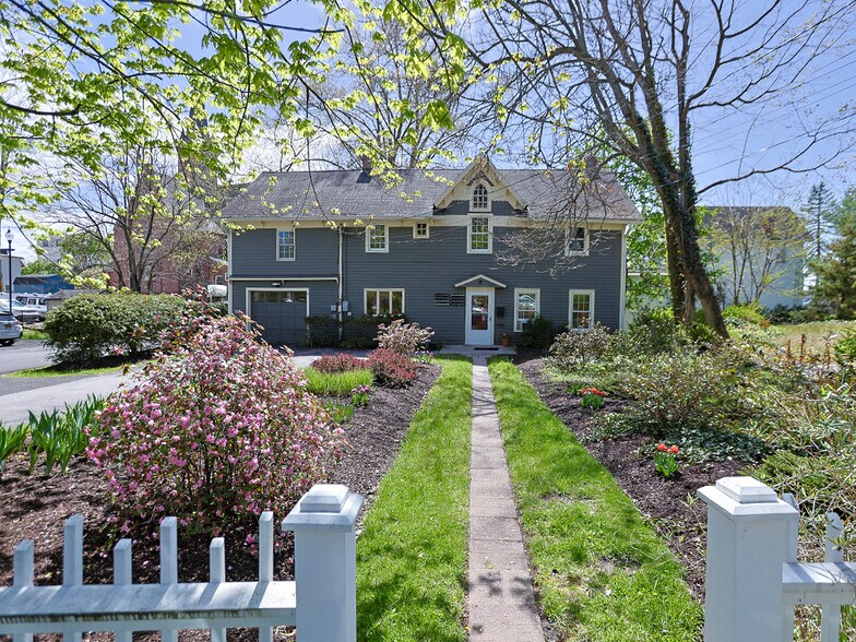 19 Hill St, Goshen, NY à vendre - Photo du bâtiment - Image 2 de 16