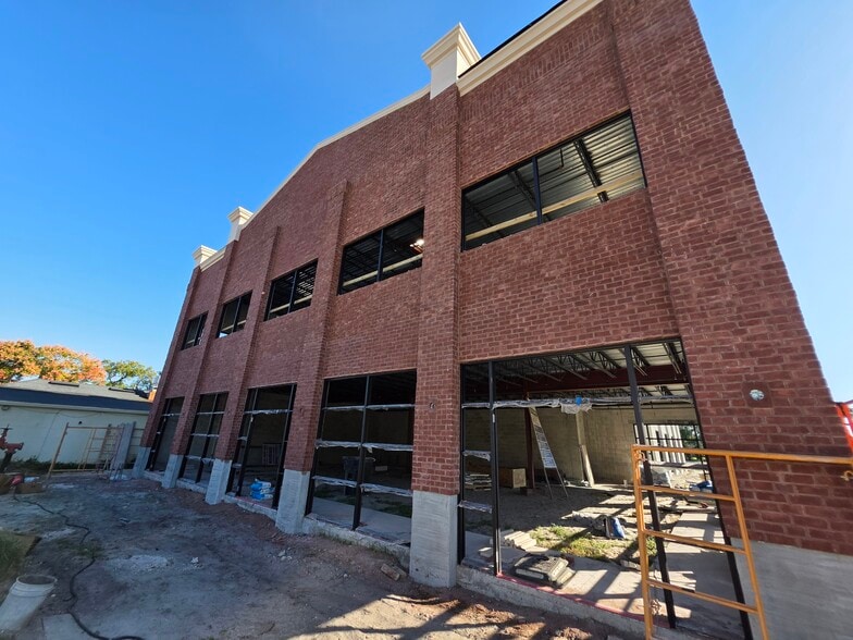 425 S Woodland Blvd, Deland, FL for lease - Building Photo - Image 2 of 16