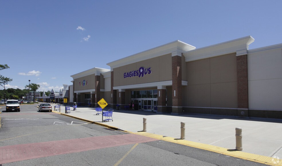 3956-4099 Middle Country Rd, Lake Grove, NY à louer - Photo du bâtiment - Image 3 de 7