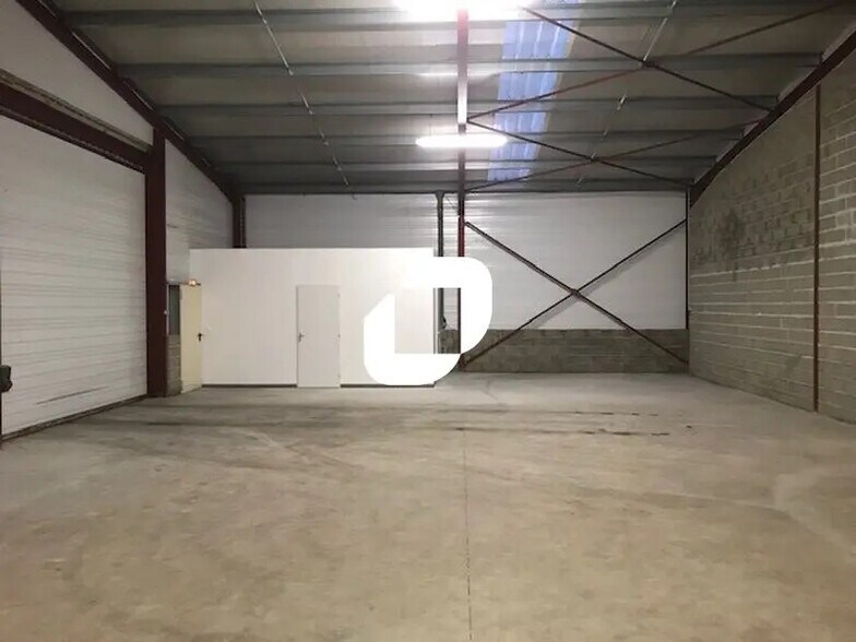 Office in Cestas for lease - Building Photo - Image 3 of 9