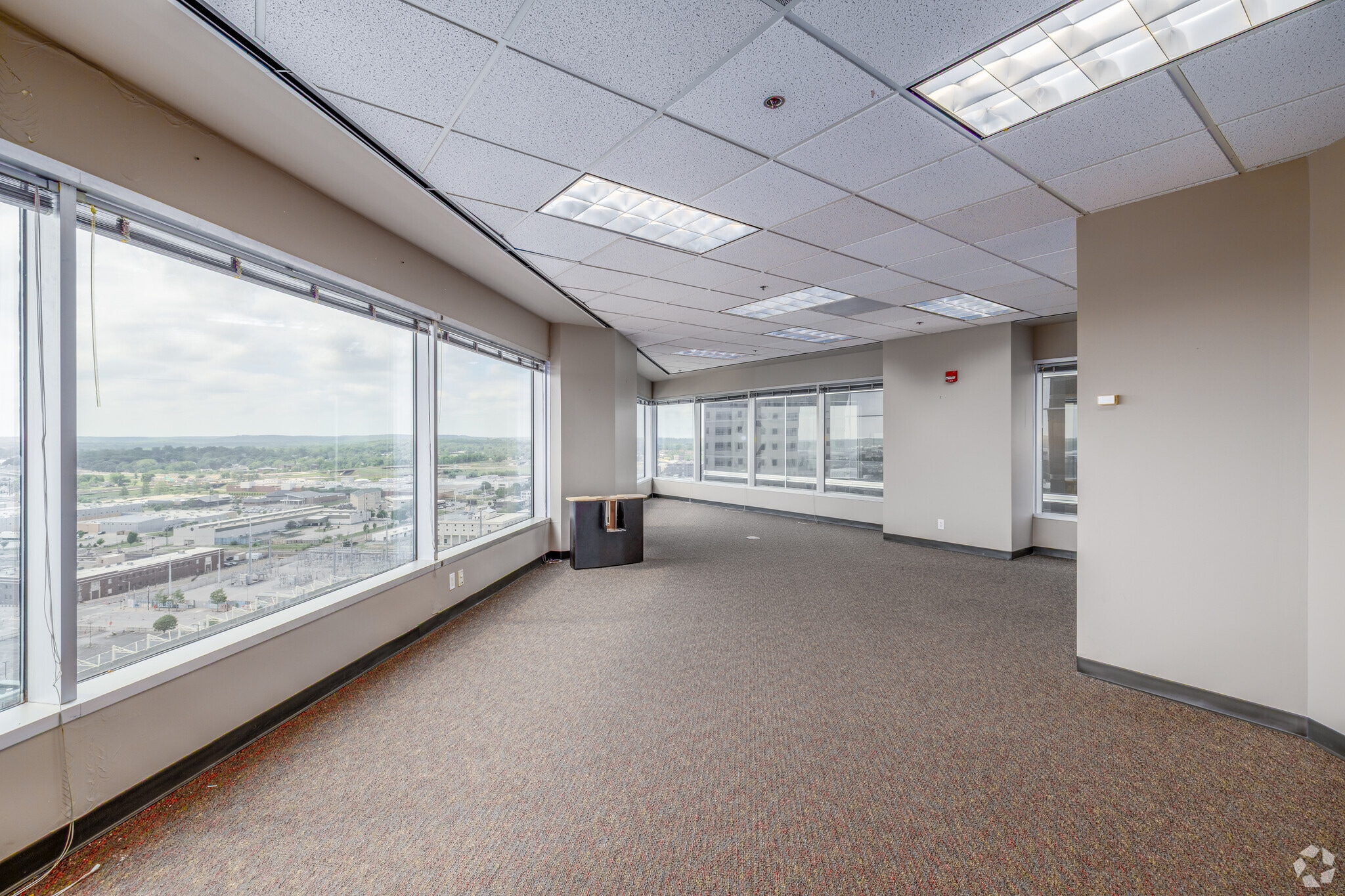 1 W 3rd St, Tulsa, OK for lease Interior Photo- Image 1 of 3
