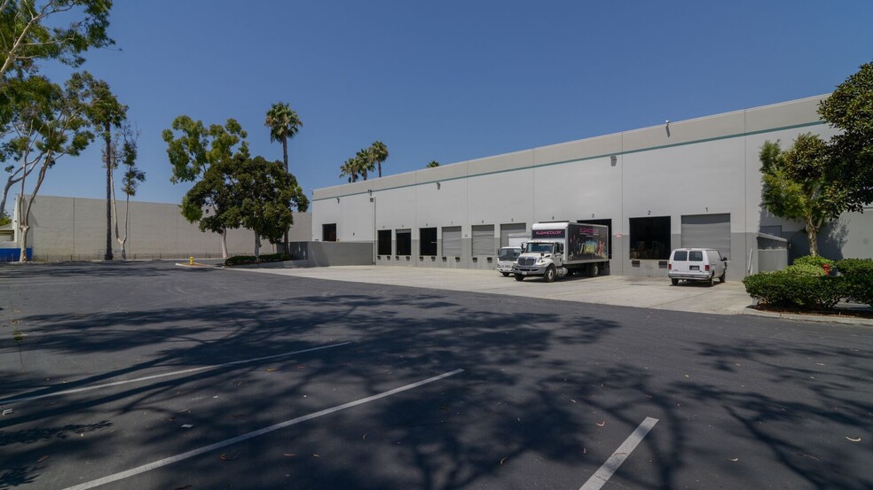 12801 Busch Pl, Santa Fe Springs, CA for lease - Building Photo - Image 2 of 11