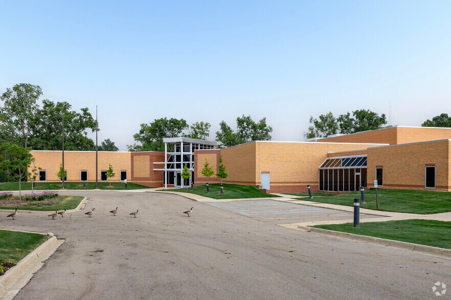 625 Avis Dr, Ann Arbor, MI for lease - Primary Photo - Image 1 of 6