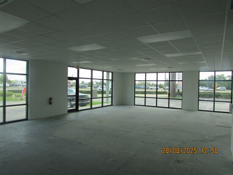 17230-17250 S Tamiami Trl, Fort Myers, FL à louer - Photo intérieure - Image 3 de 22