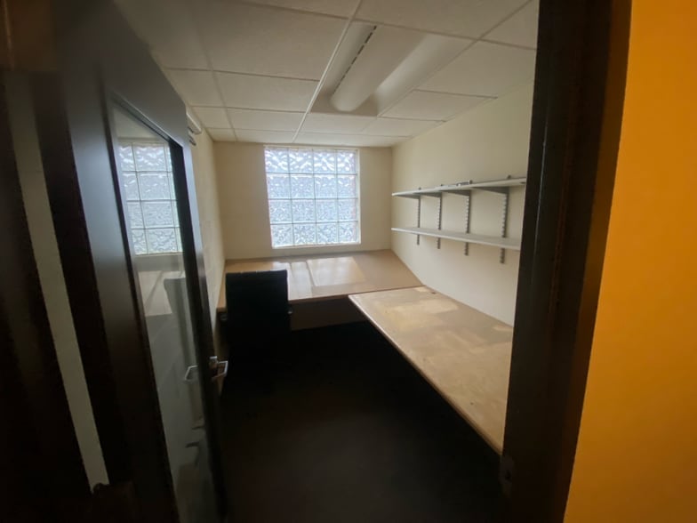 2455 W Grand Ave, Chicago, IL for lease - Interior Photo - Image 3 of 7