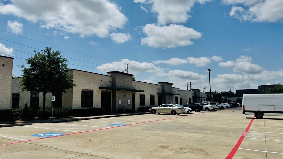 12440 Emily Ct, Sugar Land, TX à louer - Photo du bâtiment - Image 1 de 19