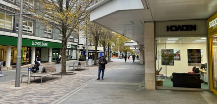 43 Wolsey Walk, Woking à louer Photo du bâtiment- Image 2 de 2