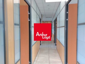 Plus de détails pour Rue De Hyères, Six-Fours-les-Plages - Bureau à louer