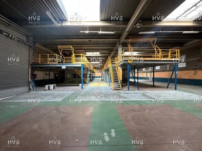 Flex in Vitrolles for lease Building Photo- Image 2 of 4