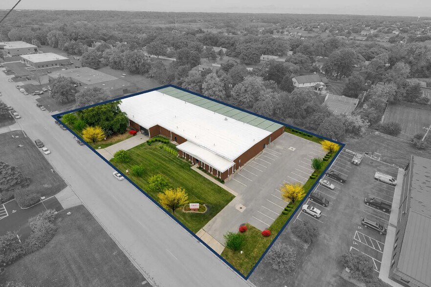 740 Church Rd, Elgin, IL à vendre - Photo du bâtiment - Image 2 de 8
