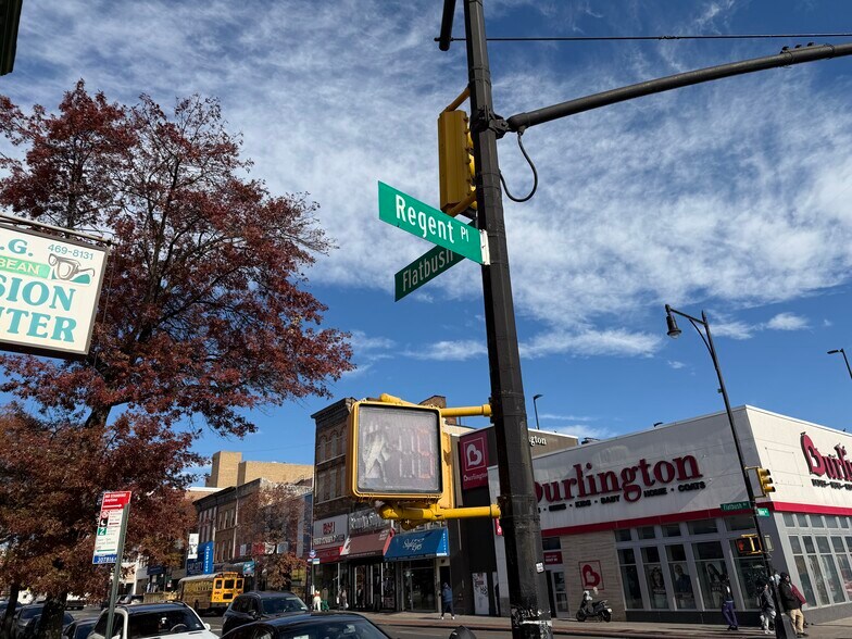 2123 Regent Pl, Brooklyn, NY à louer - Photo du bâtiment - Image 3 de 5