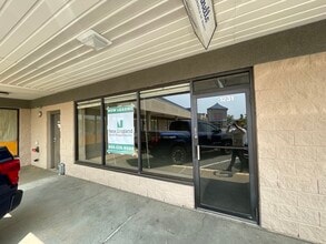 1231 E Main St, Meriden, CT for lease Interior Photo- Image 1 of 3