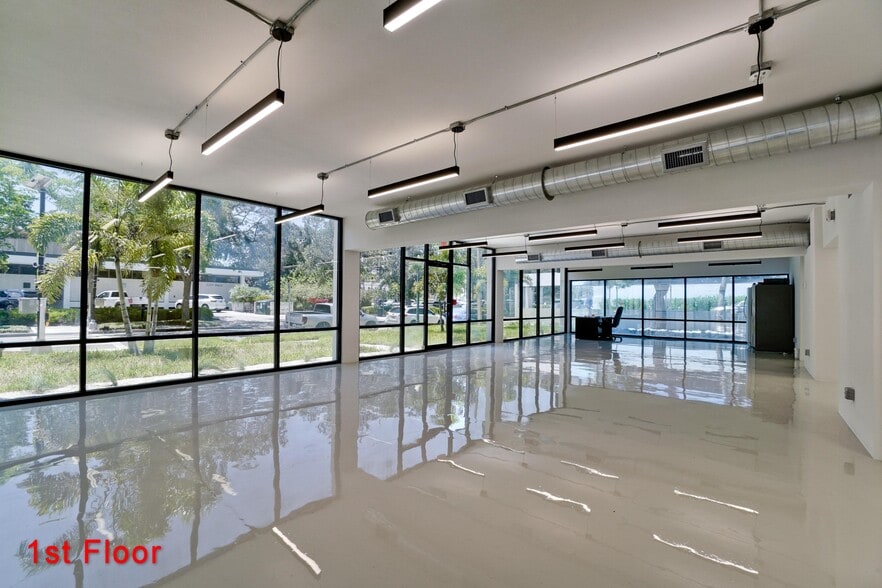 1551 2nd St, Sarasota, FL for lease - Building Photo - Image 3 of 23