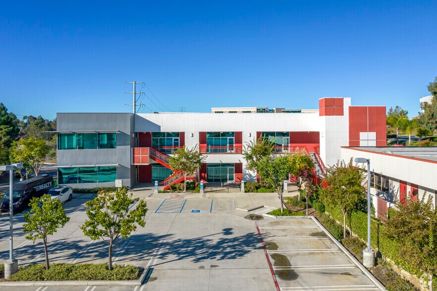 9810 Scripps Lake Dr, San Diego, CA à louer - Photo du bâtiment - Image 3 de 7