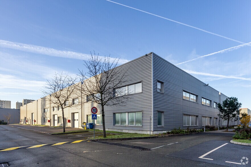 157 Avenue Charles Floquet, Le Blanc-Mesnil à louer - Photo du bâtiment - Image 2 de 3