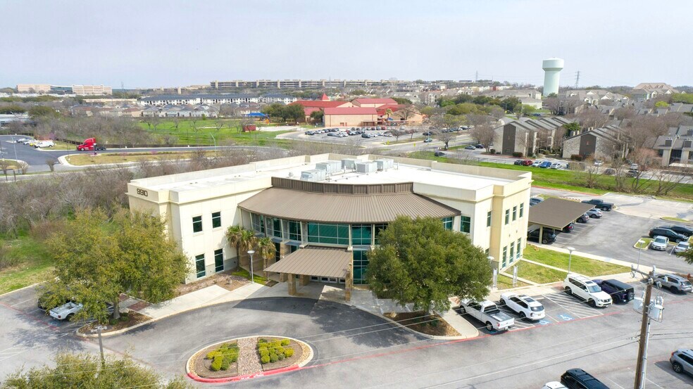 9910 Huebner Rd, San Antonio, TX à louer - Photo du bâtiment - Image 1 de 25