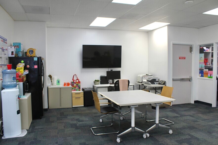 771 Amana St, Honolulu, HI à louer - Photo du bâtiment - Image 3 de 3