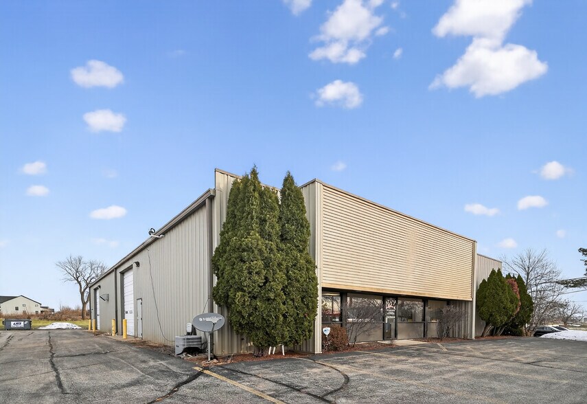 808 Hicks Dr, Elburn, IL à vendre - Photo du bâtiment - Image 2 de 25