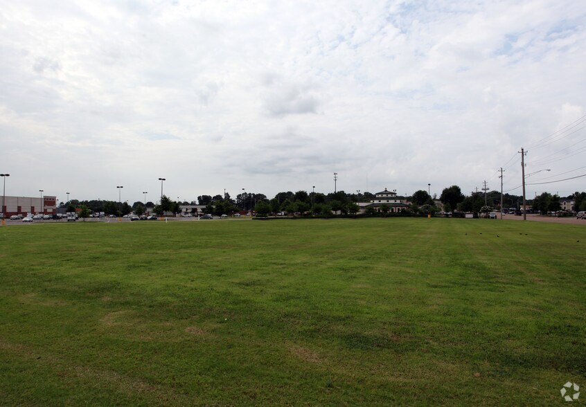 2942 Kirby Whitten Pky, Memphis, TN à vendre - Photo principale - Image 1 de 2