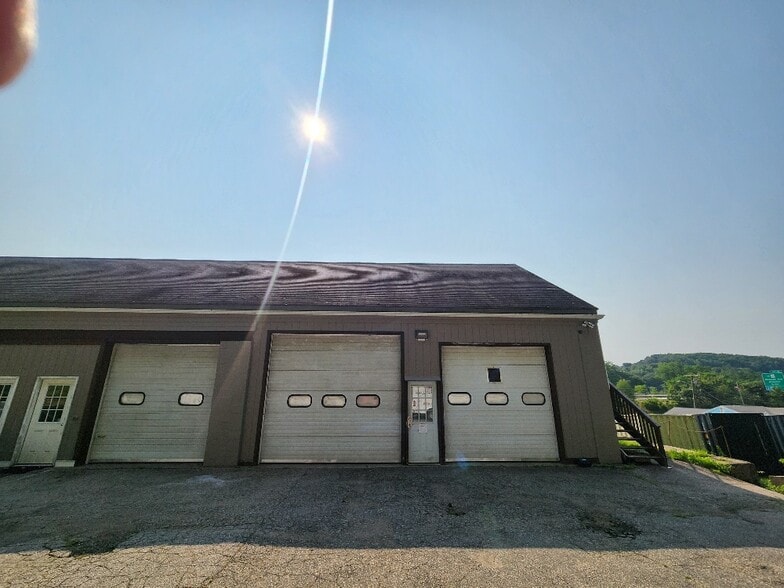 688 Derby Ave, Seymour, CT for lease - Building Photo - Image 3 of 7