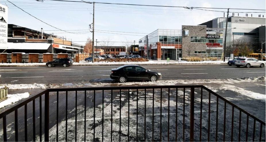 86 Laird Dr, Toronto, ON à vendre - Photo du bâtiment - Image 2 de 2