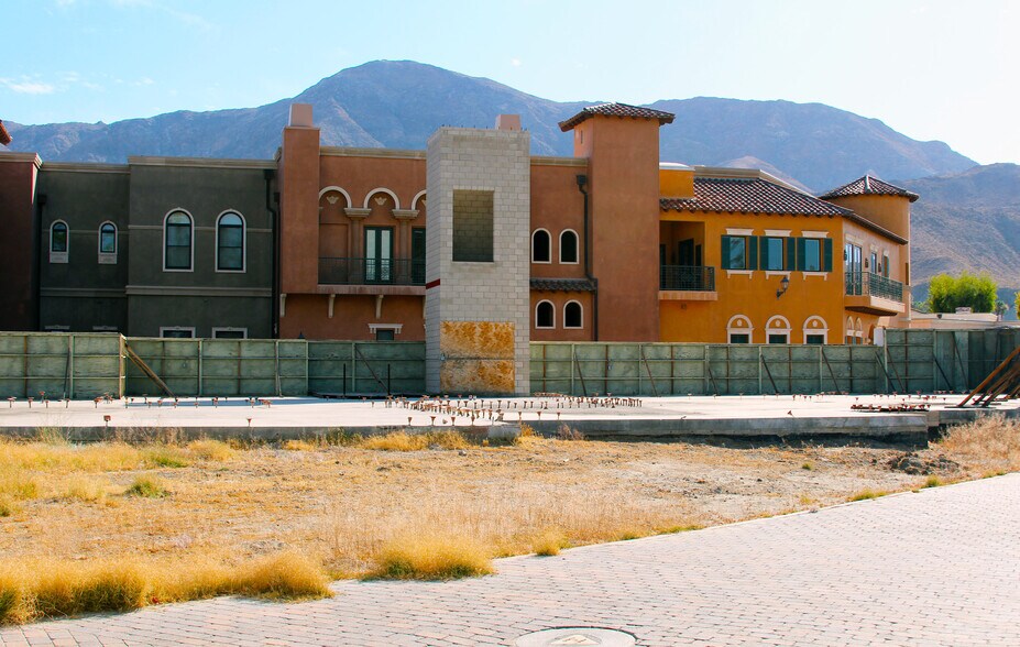 Country Club Drive, Rancho Mirage, CA à vendre - Photo du bâtiment - Image 3 de 9