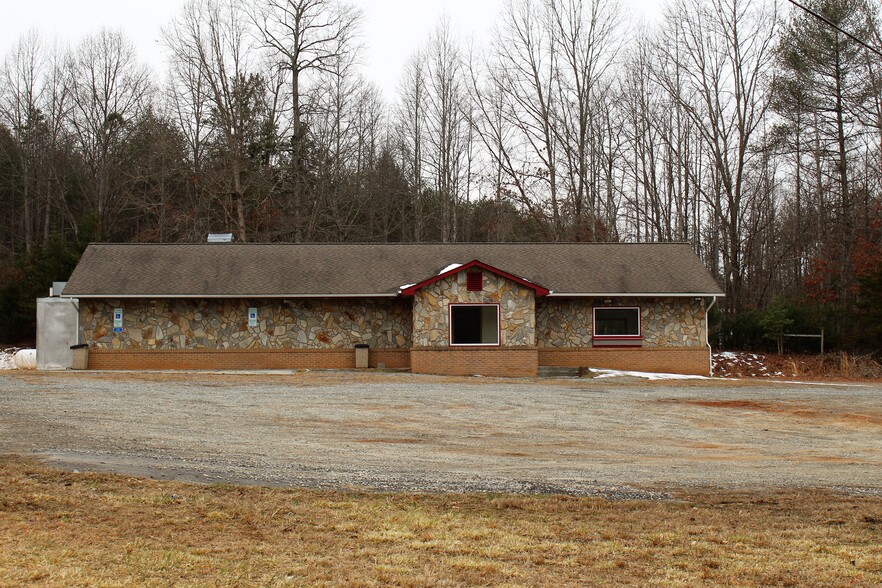 2000 Johns River Loop, Morganton, NC for sale - Building Photo - Image 1 of 1