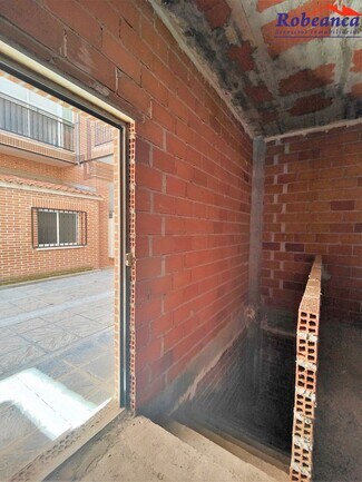 Plus de détails pour Multi-résidentiel à vendre