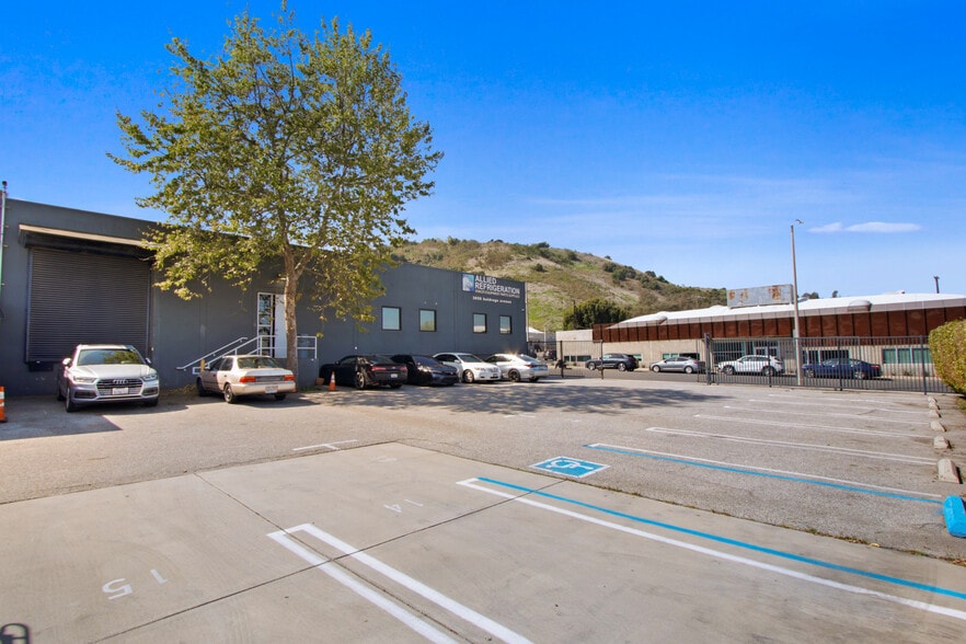 3650 S Holdrege Ave, Los Angeles, CA for lease - Building Photo - Image 3 of 14