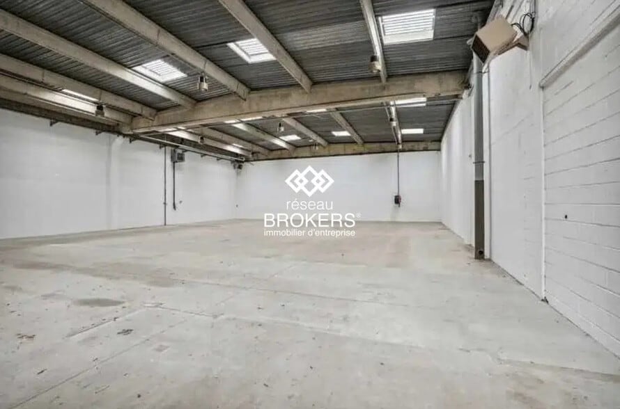 Industrial in Palaiseau for lease - Building Photo - Image 3 of 4