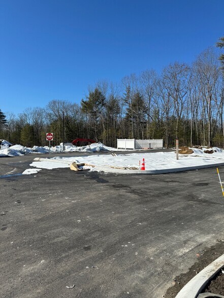 40 Sokokis Trl, East Waterboro, ME à louer - Photo du bâtiment - Image 2 de 2