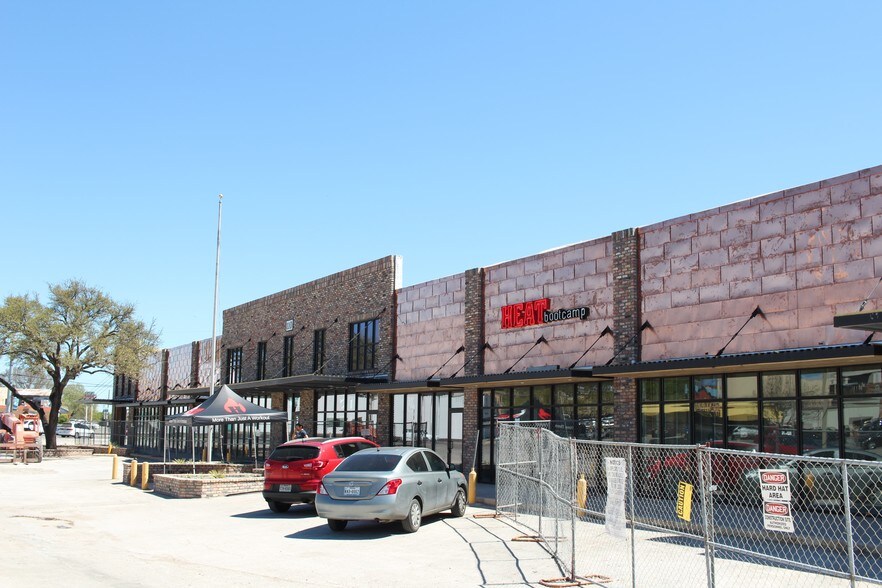 110 E Martin Luther King Dr, San Marcos, TX à louer - Photo du bâtiment - Image 1 de 4