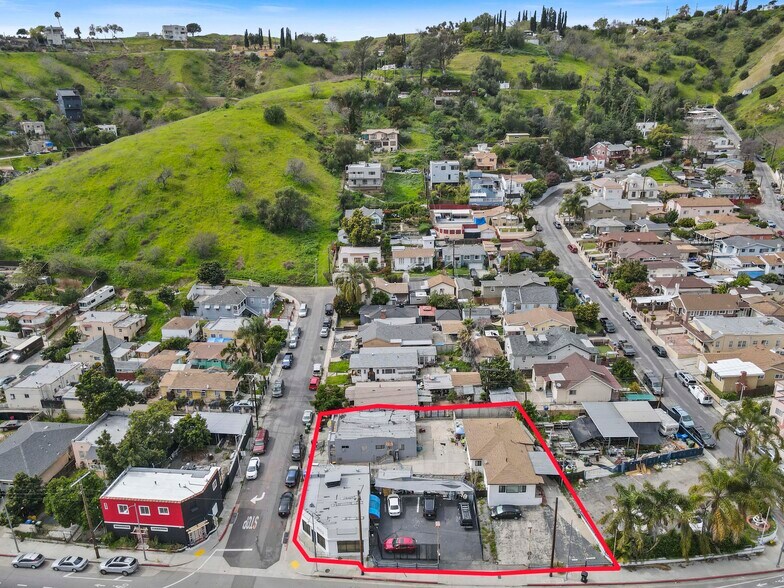 4203 N Huntington Dr, Los Angeles, CA à vendre - Photo du bâtiment - Image 1 de 36