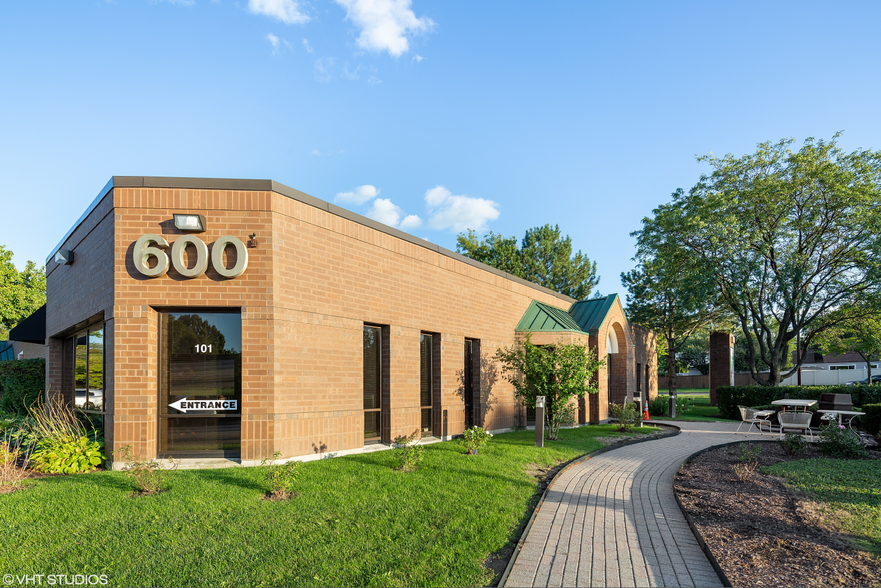 600 W Lake Cook Rd, Buffalo Grove, IL for lease - Building Photo - Image 1 of 3