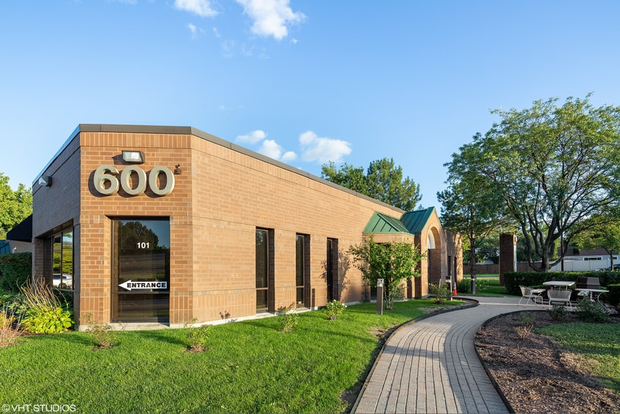 600 W Lake Cook Rd, Buffalo Grove, IL for lease - Building Photo - Image 2 of 10