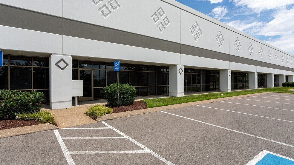688-712 Melrose Ave, Nashville, TN for lease - Building Photo - Image 2 of 8