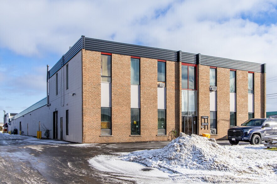 1-17 Cleopatra Dr, Ottawa, ON à vendre - Photo principale - Image 1 de 1