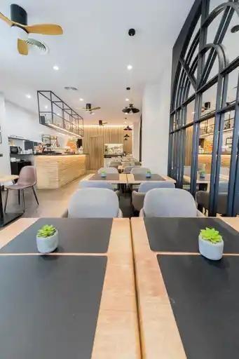 Retail in Marbella for lease - Building Photo - Image 2 of 21