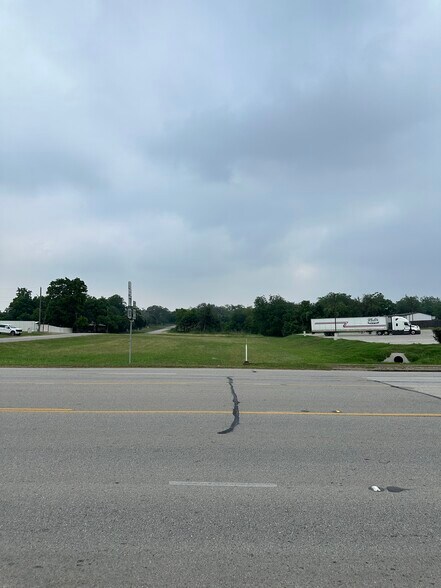 25 Duval Street, Goliad, TX à louer - Photo du bâtiment - Image 2 de 7