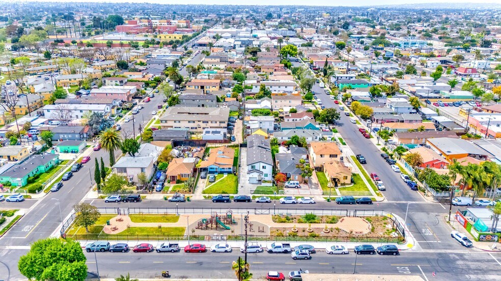 8711 McKinley Pl, Los Angeles, CA à vendre - Photo du bâtiment - Image 2 de 10