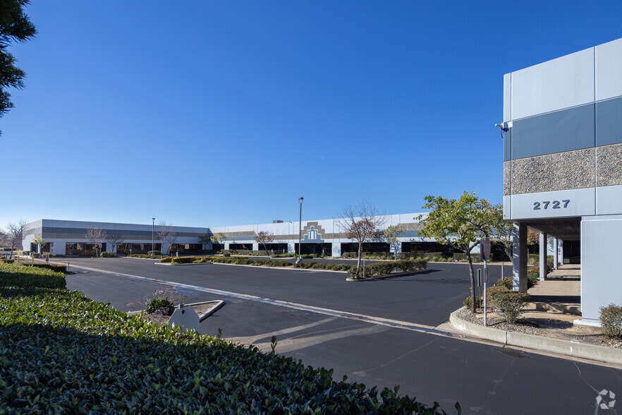 2727 Skyway Dr, Santa Maria, CA for lease - Primary Photo - Image 3 of 8