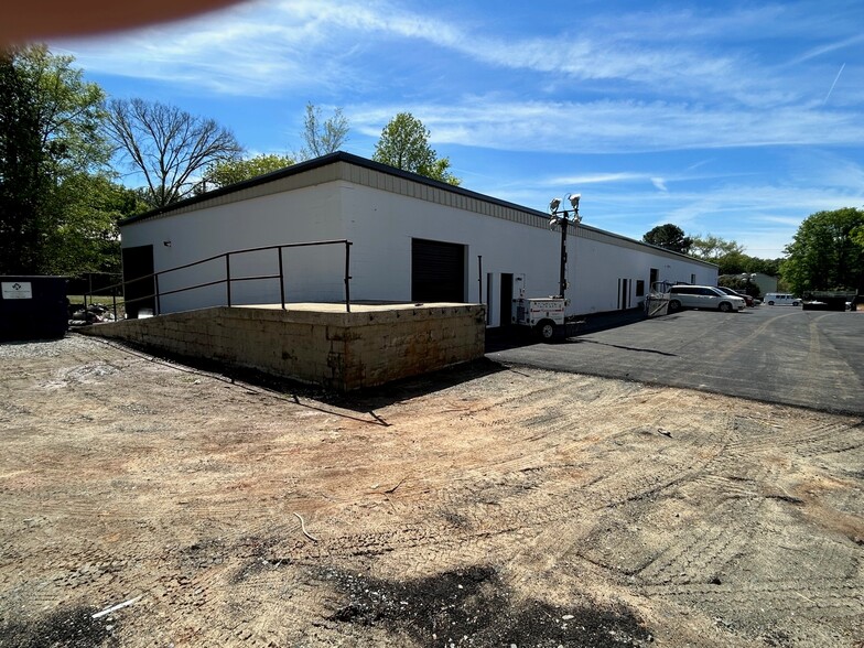 7525 Pence Rd, Charlotte, NC for lease - Building Photo - Image 2 of 2