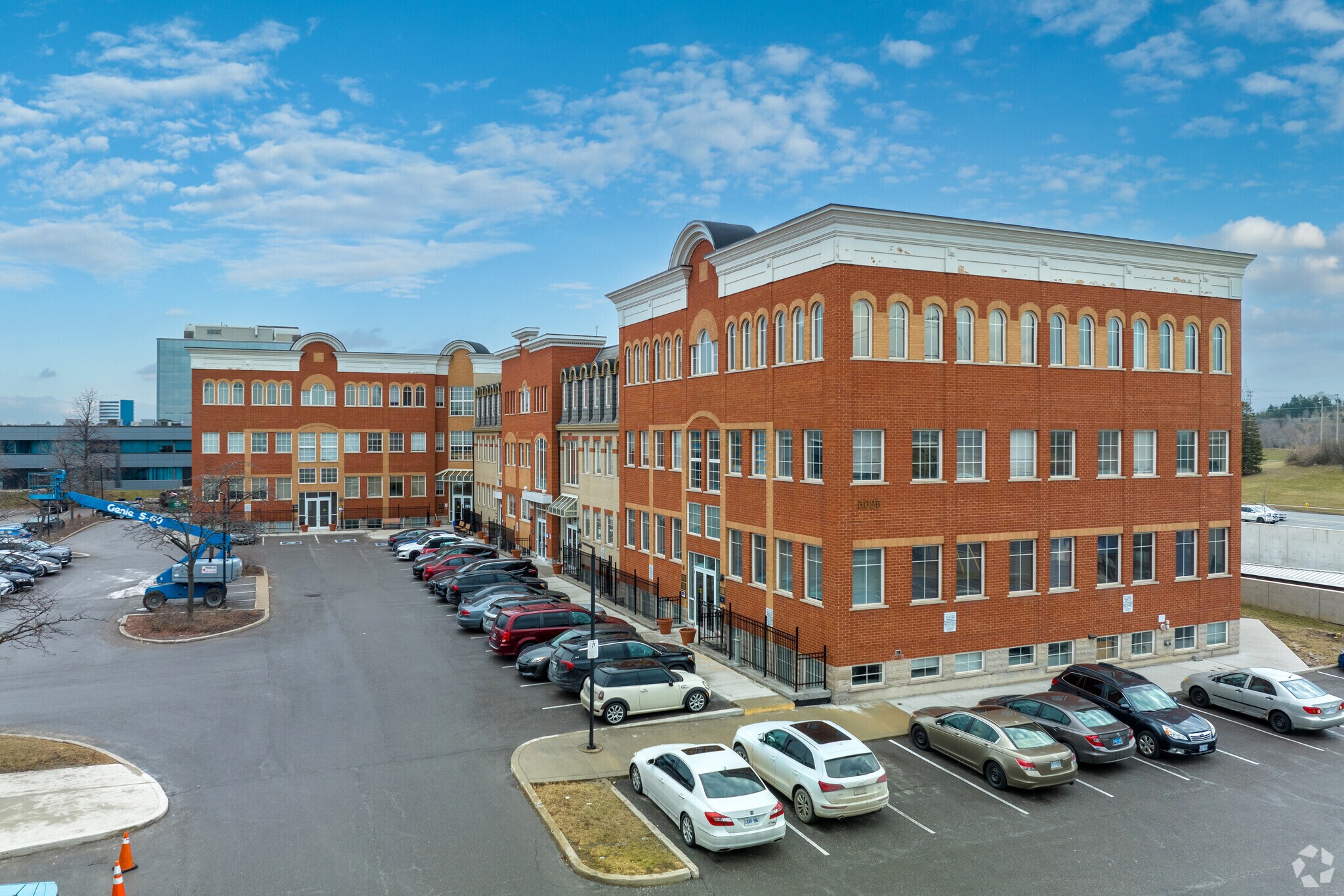 5025 Orbitor Dr, Mississauga, ON for lease Primary Photo- Image 1 of 8