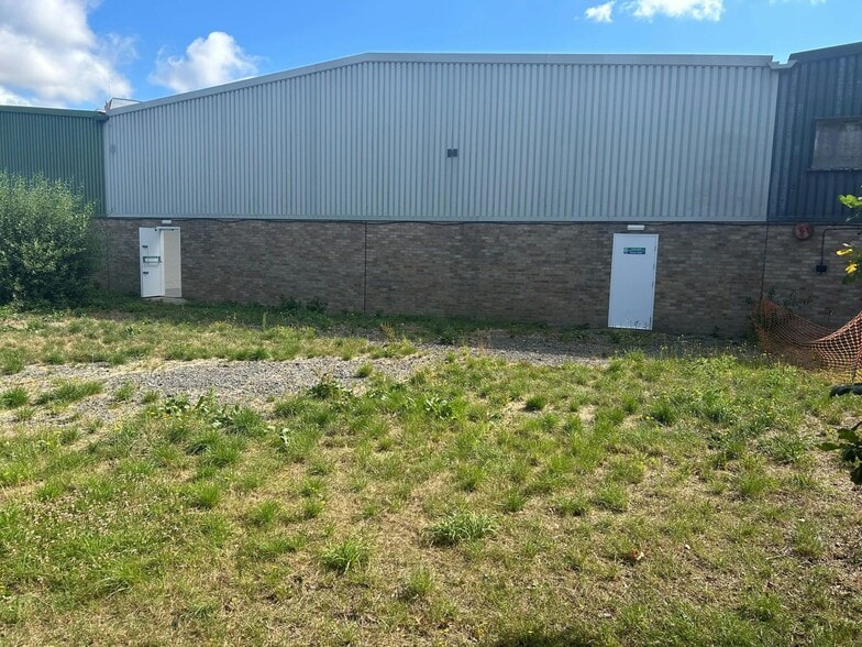 13 Lovelace Rd, Bracknell for lease - Building Photo - Image 3 of 7
