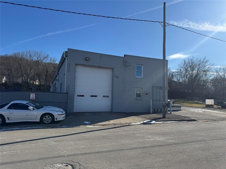 38 Hall St, Binghamton, NY à vendre - Photo du bâtiment - Image 2 de 10